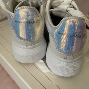 Alexander McQueens kids size 9US